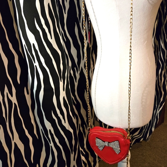 Heart Shape Crossbody Coin purse Red - Picture 1 of 6